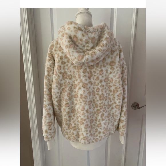 UGG Lora Sherpa Hoodie. Size M. MSRP $98 - Picture 12 of 16